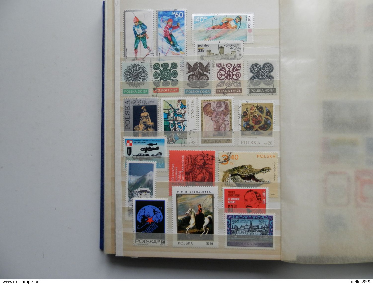 POLOGNE : COLLECTION DE 800 DIFFERENTS TOUTES PERIODES TTB EN CLASSEUR LEUCHTTURM VOIR LES PHOTOS