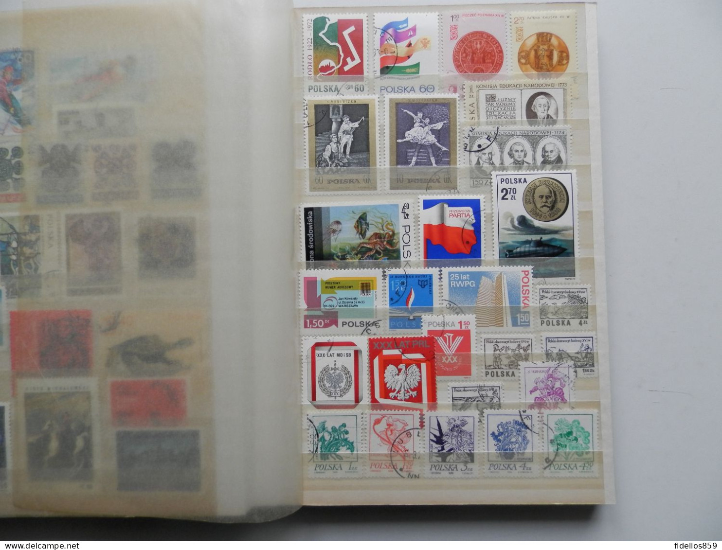 POLOGNE : COLLECTION DE 800 DIFFERENTS TOUTES PERIODES TTB EN CLASSEUR LEUCHTTURM VOIR LES PHOTOS