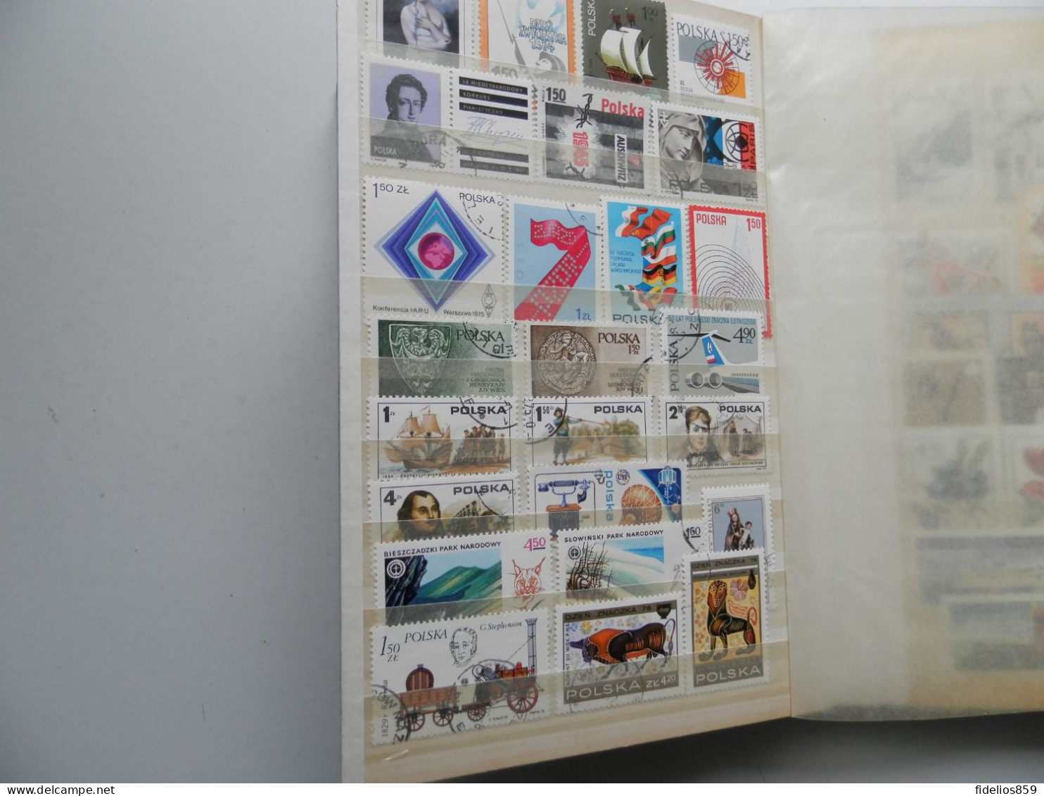 POLOGNE : COLLECTION DE 800 DIFFERENTS TOUTES PERIODES TTB EN CLASSEUR LEUCHTTURM VOIR LES PHOTOS