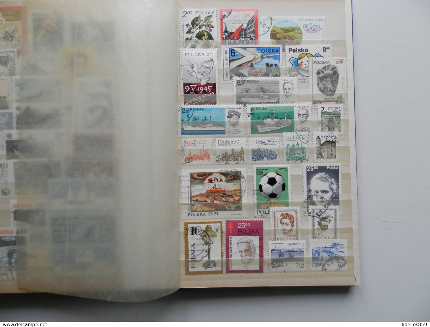 POLOGNE : COLLECTION DE 800 DIFFERENTS TOUTES PERIODES TTB EN CLASSEUR LEUCHTTURM VOIR LES PHOTOS