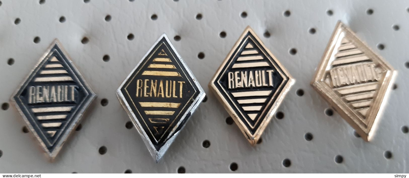 RENAULT Car Logo Vintage Pins Badge - Renault