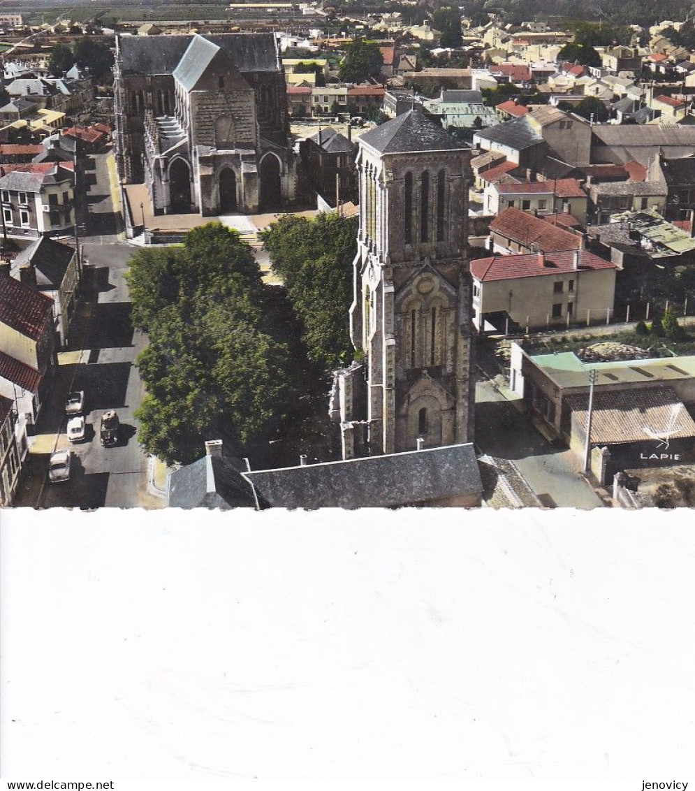 EN AVION AU DESSUS DE CHALLANS LE VIEUX CLOCHER ET EGLISE NOTRE DAME ,COULEUR  REF 81312 - Challans