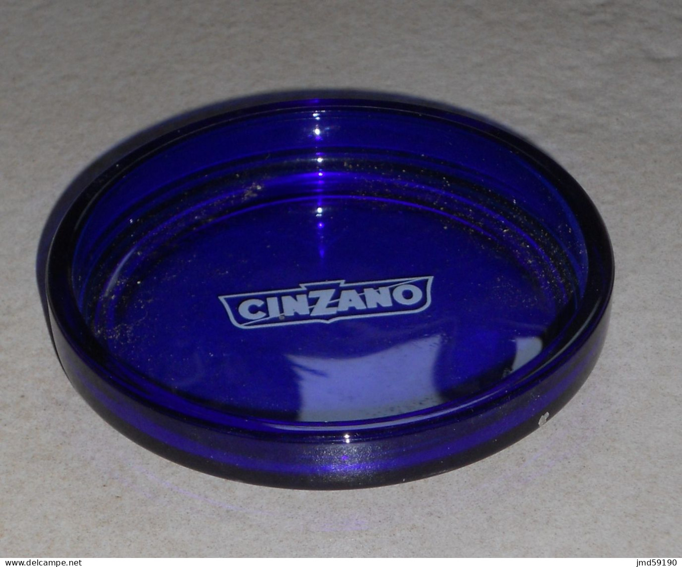 CENDRIER BLEU En Verre Marque CINZANO En Bon état - Glas