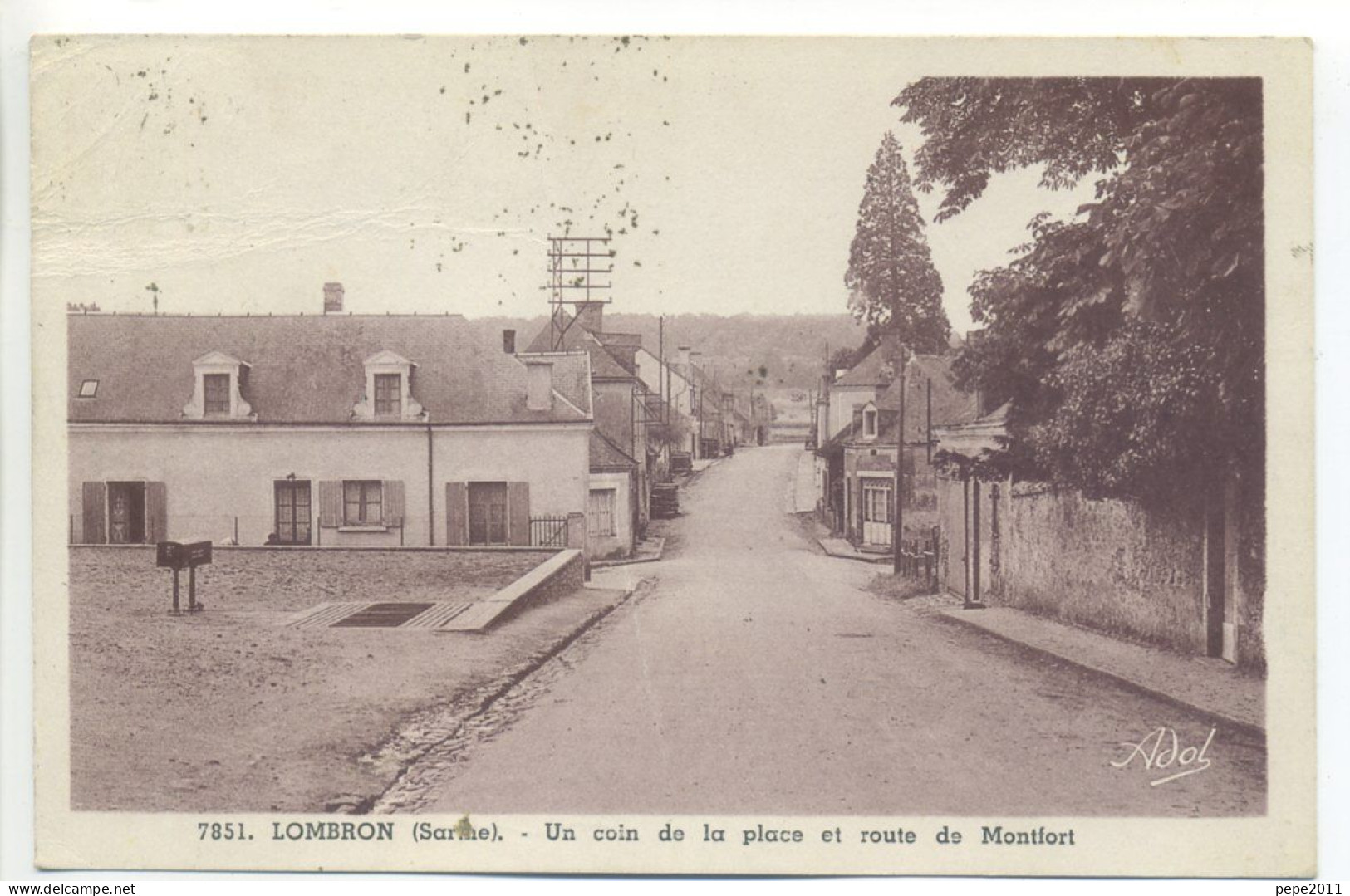 CPA (72 Sarthe) - LOMBRON Par Connerré - Un Coin De La Place Et Route De Montfort - Montfort Le Gesnois
