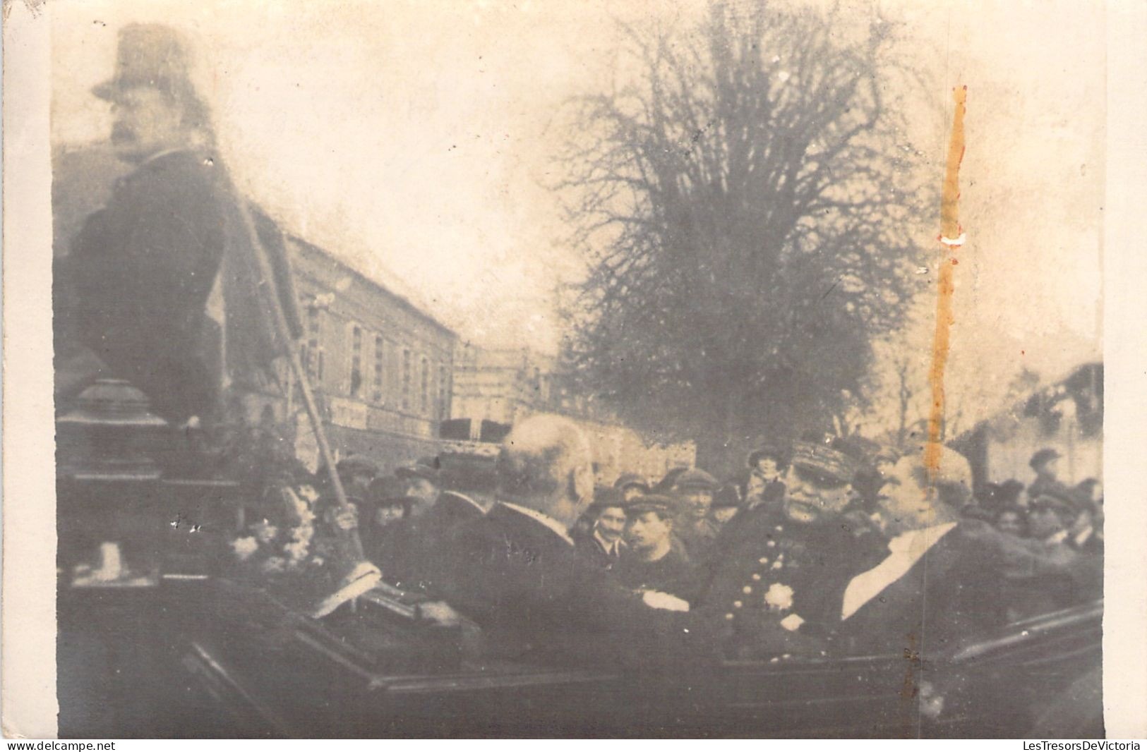 Carte Photo - Maréchal Joffre Dans Une Voiture Au Milieu D'une Foule - Photographie - Carte Postale Ancienne - Photographs