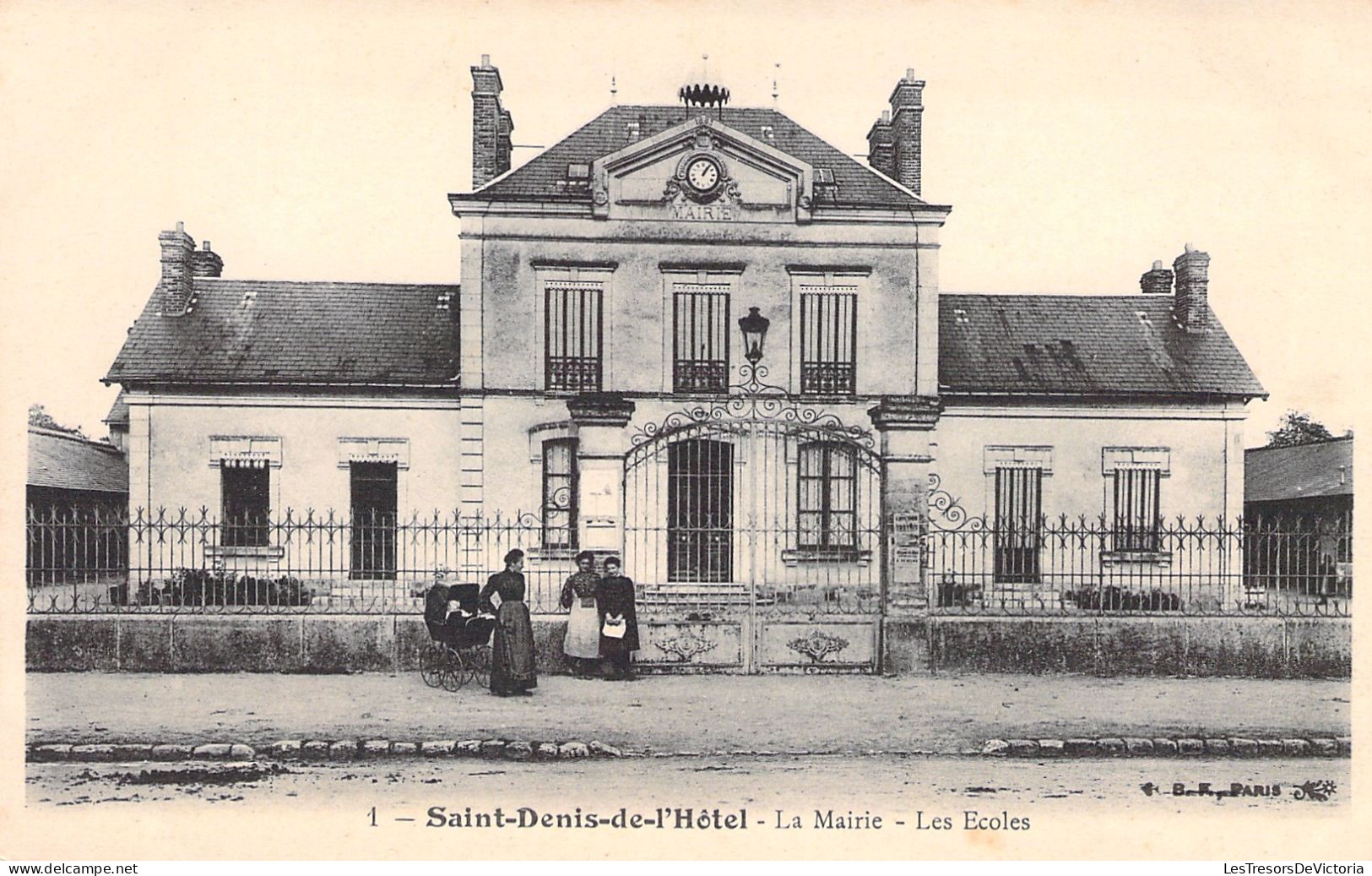 FRANCE - Saint Denis - De L'hotel - La Mairie - Les écoles - Carte Postale Ancienne - Autres & Non Classés