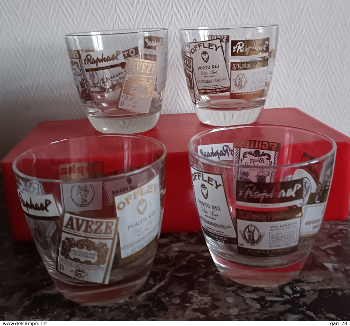 4 Verres à Whisky Publicitaires (différentes Marques Inscrites Sur Chaque Verre) - Verres