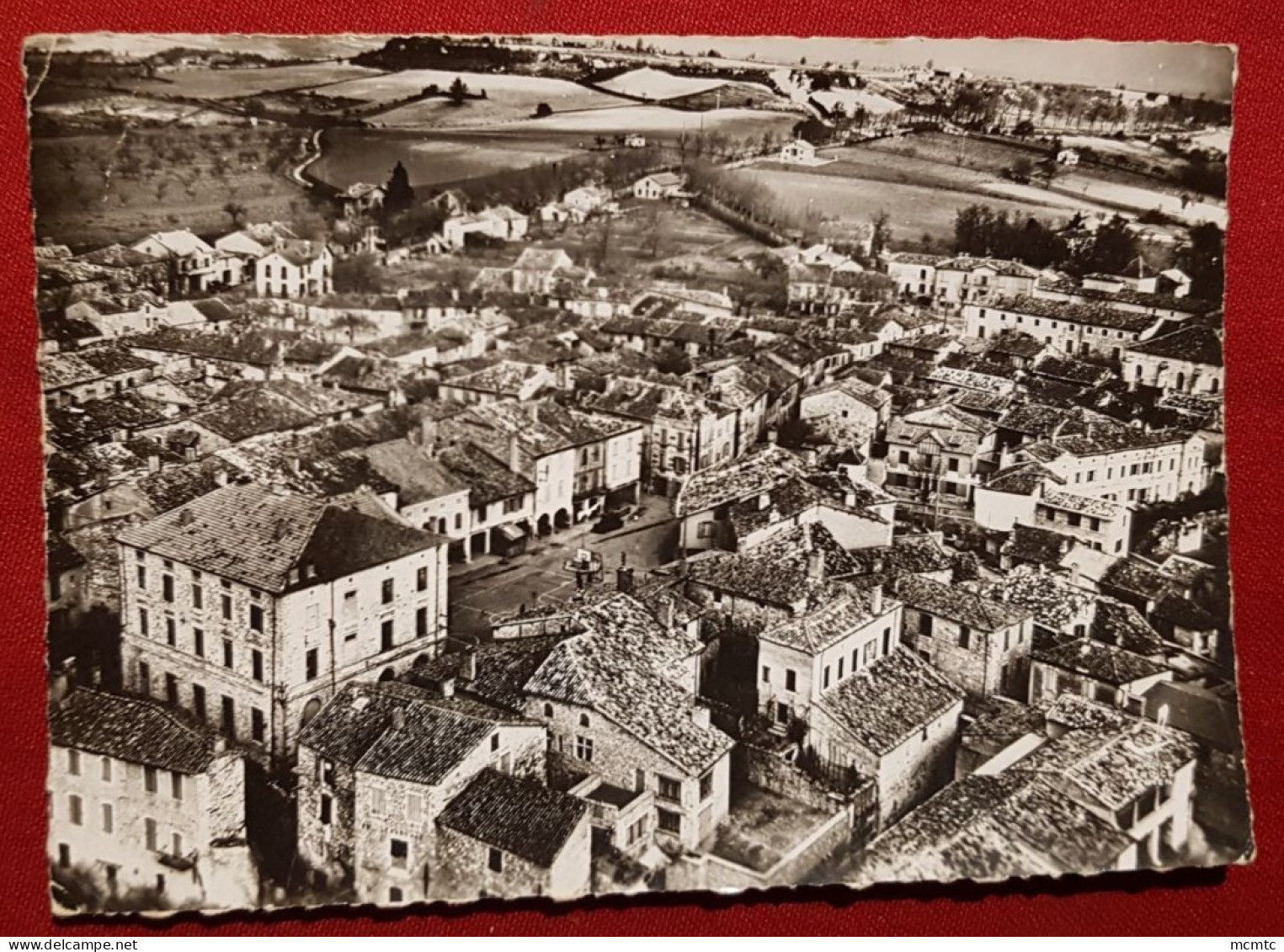 CPSM Grand Format - En Avion Au Dessus De..   Montpezat De Quercy -(T.-et-G.) - La Mairie Et La Place - Montpezat De Quercy