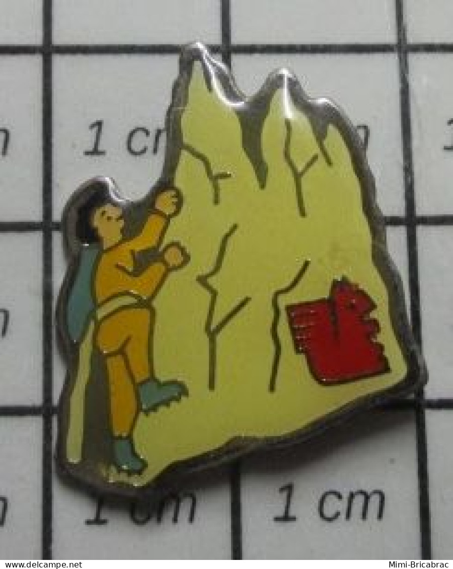 2822 Pin's Pins / Beau Et Rare / SPORTS / ALPINISME ESCALADE ECUREUIL ROUGE CAISSE D'EPARGNE - Alpinism, Mountaineering