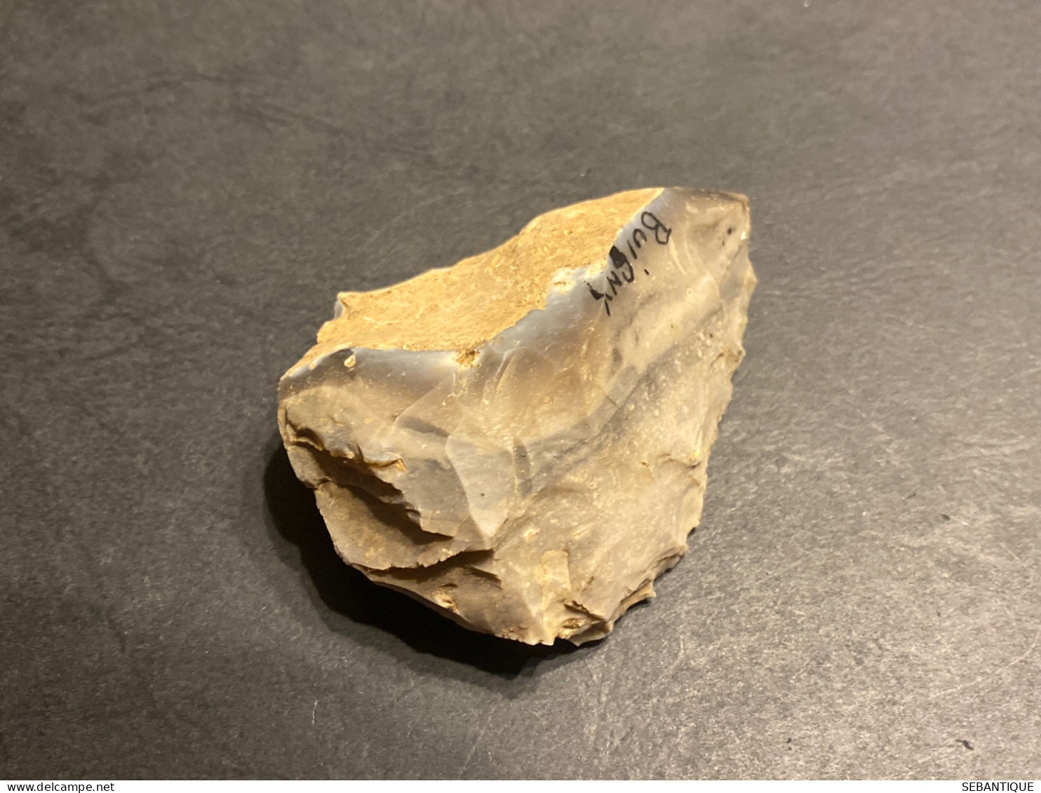 L56 Silex Grattoir Trouvé à Buigny (Oise ) Longueur 8 Cm Néolithique - Arqueología