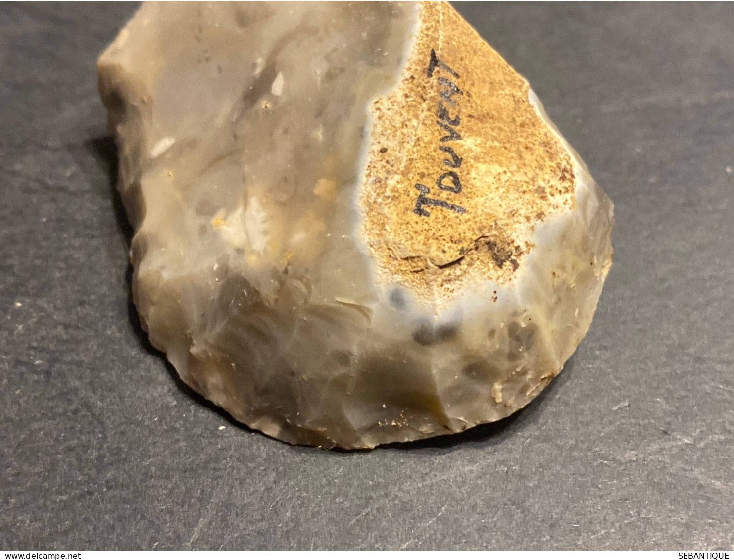 L62 Silex Grattoir Trouvé à Touvent (Oise ) Longueur 7 Cm Néolithique - Arqueología