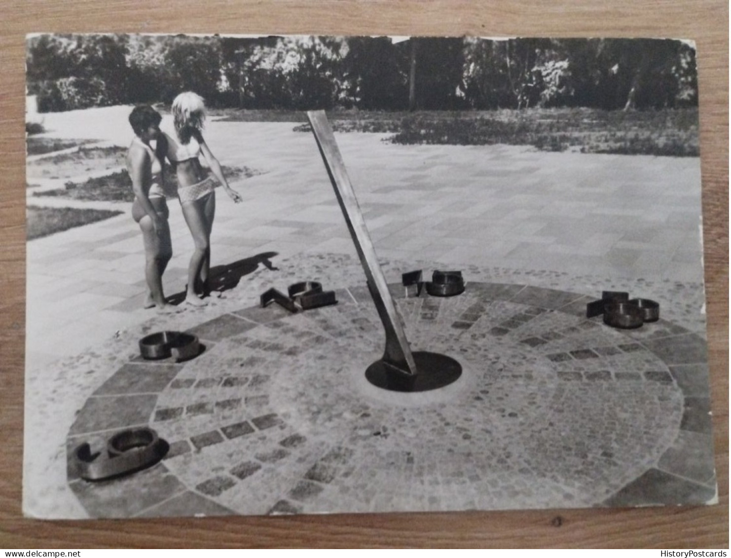 Heringsdorf Kr. Wolgast, Sonnenuhr Junge Frauen In Bikini, DDR, 1982 - Usedom