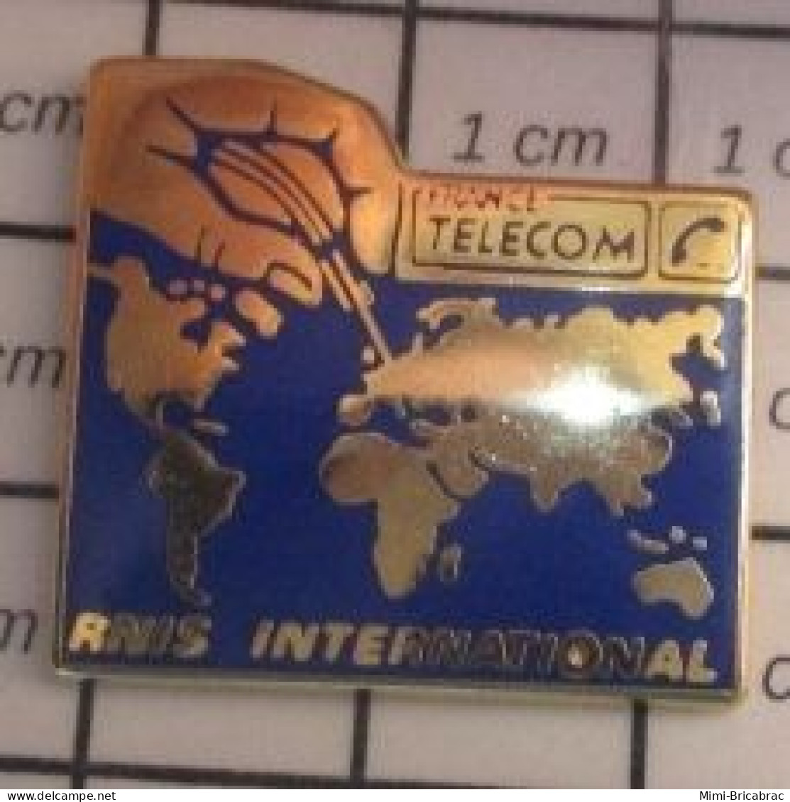 2822 Pin's Pins / Beau Et Rare / THEME : FRANCE TELECOM / CARTE DU MONDE RNIS INTERNATIONAL Par TOSCA - France Telecom