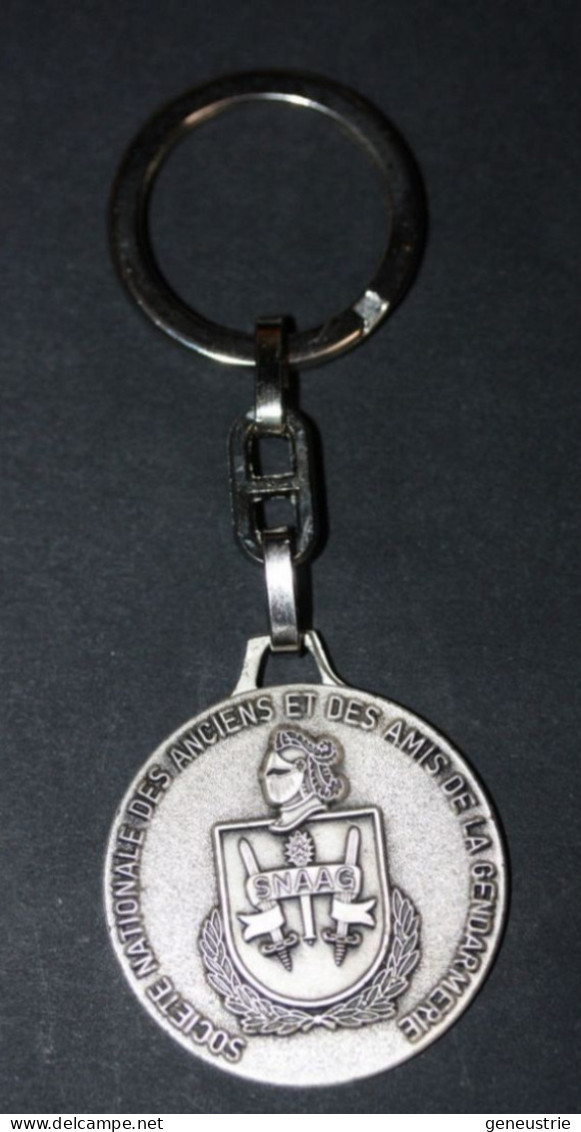 Beau Porte-clés "Sté Nationale Des Anciens Et Des Amis De La Gendarmerie" Porte-clefs - Polizei