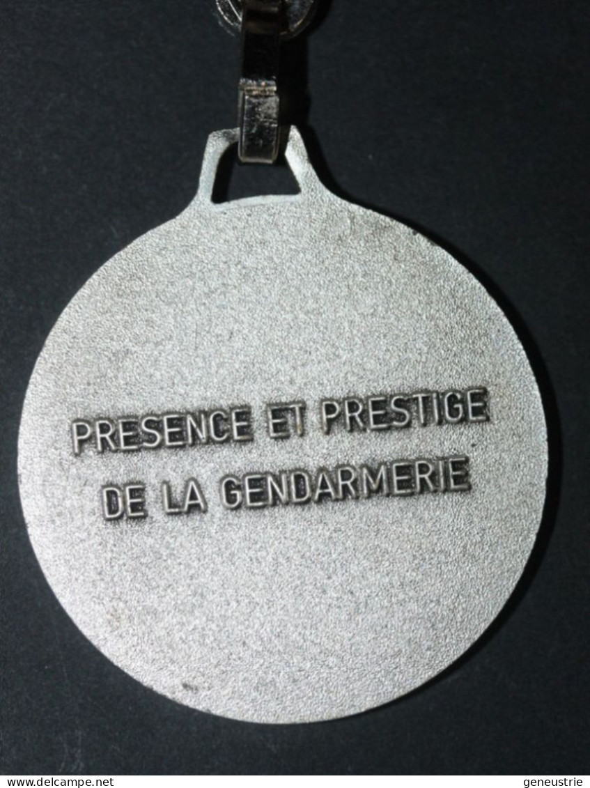 Beau Porte-clés "Sté Nationale Des Anciens Et Des Amis De La Gendarmerie" Porte-clefs - Policia