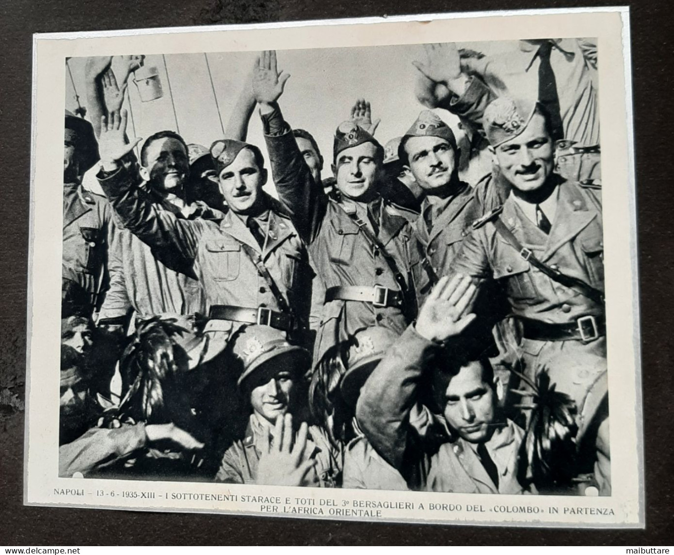 Album Contenete 34 Stampe Di Foto Su Fogli Di Carta Raffiguranti Benito Mussolini - Stampe Su Carta - Guerra, Militares