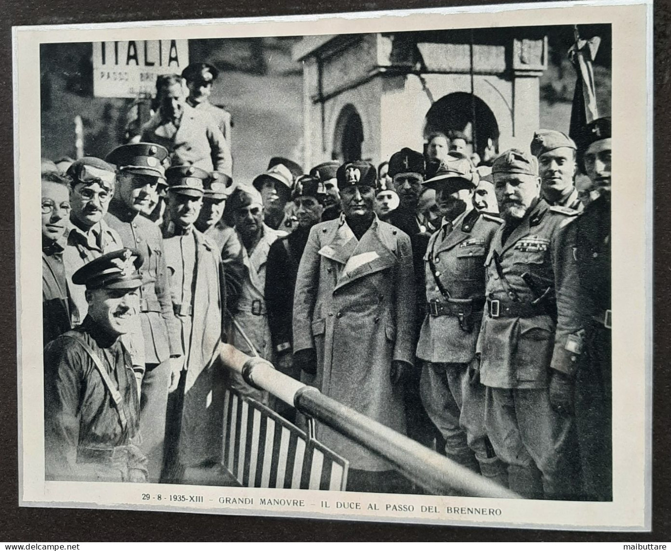 Album Contenete 34 Stampe Di Foto Su Fogli Di Carta Raffiguranti Benito Mussolini - Stampe Su Carta - Guerra, Militares