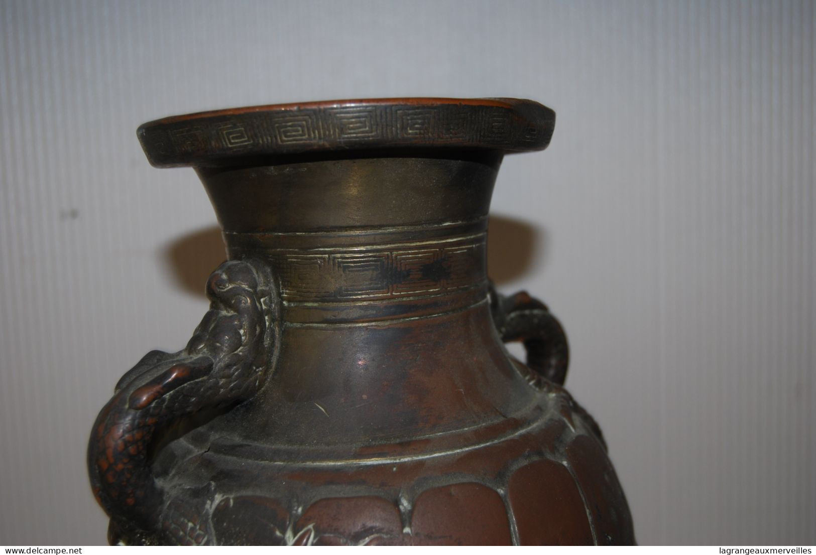 E2 Authentique Vase En Cuivre Travaillé - Repoussé - Xixi ème - Art Oriental - Japonnais A Determiner - Asia - Arte Asiatica