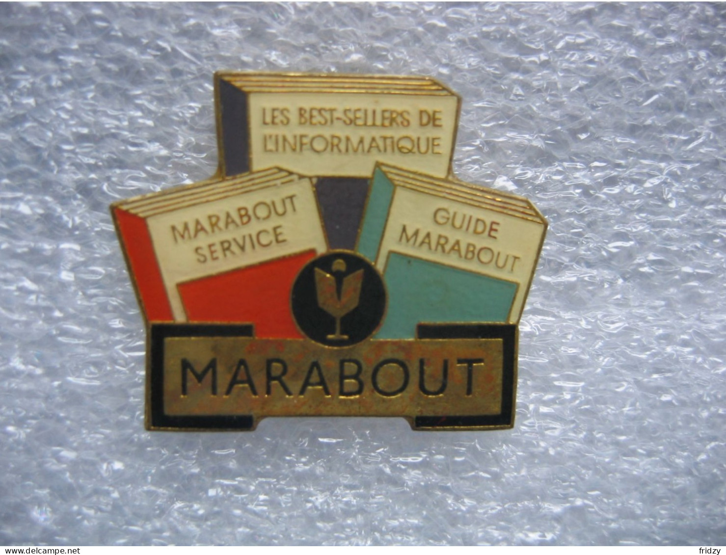 Pin's Du Logiciel Informatique "Marabout". Les Best Sellers De L'informatique. Marabout Service - Guide Marabout - Informatik