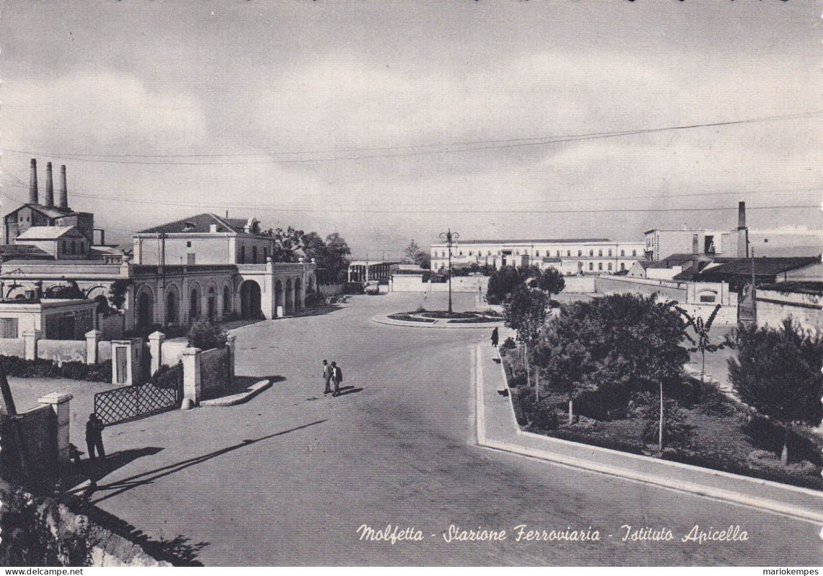 MOLFETTA  (  Bari  )  -  Stazione Ferroviaria - Istituto Apicella............................... Non Viaggiata - Molfetta