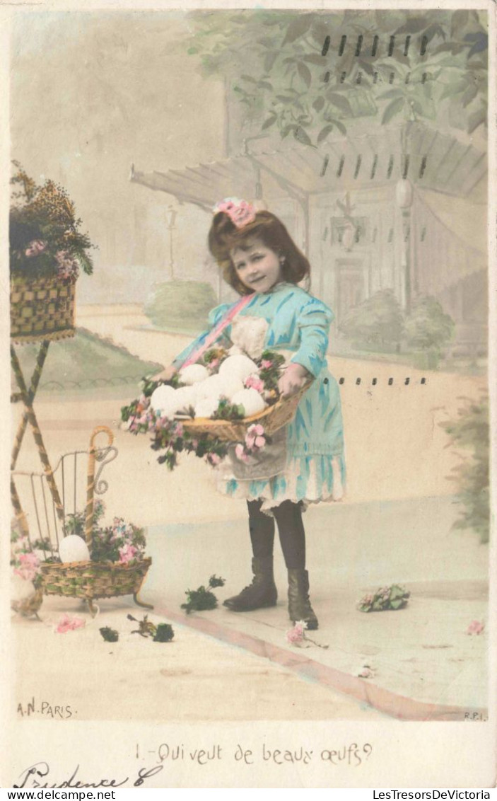 FANTAISIE - Fille - Robe - Panier - Œufs - Qui Veut De Beaux Œufs - Carte Postale Ancienne - Other & Unclassified