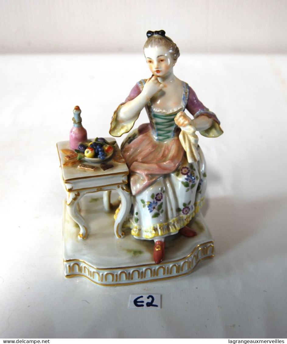 E2 Magnifique Sujet En Porcelaine De Meissen - Poinçon épées Croisées - Femme Aux Fruits - Finesse Du Travail - Meissen (DEU)