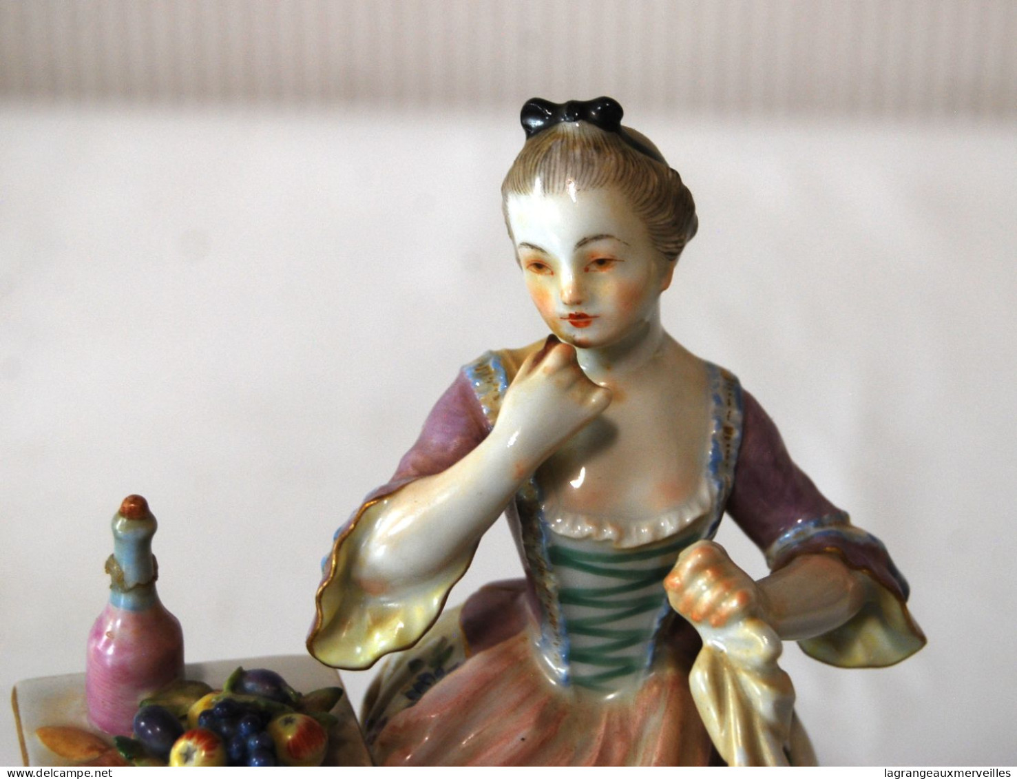 E2 Magnifique Sujet En Porcelaine De Meissen - Poinçon épées Croisées - Femme Aux Fruits - Finesse Du Travail - Meissen (DEU)