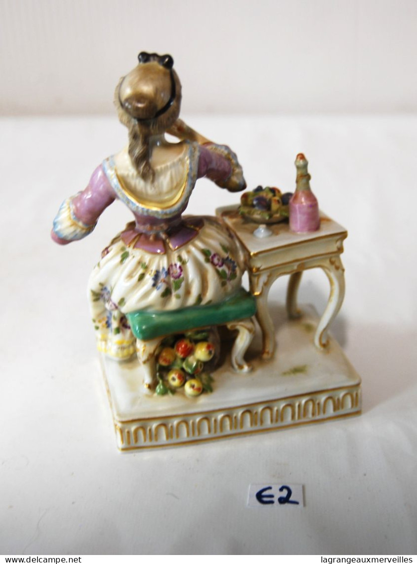 E2 Magnifique Sujet En Porcelaine De Meissen - Poinçon épées Croisées - Femme Aux Fruits - Finesse Du Travail - Meissen (DEU)