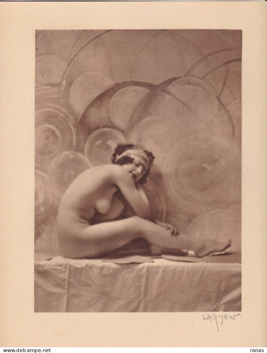 Gravure Nu Féminin Académique Femme Nue érotisme Risque Signé Au Crayon LARYEW 28 X 22 - Posters