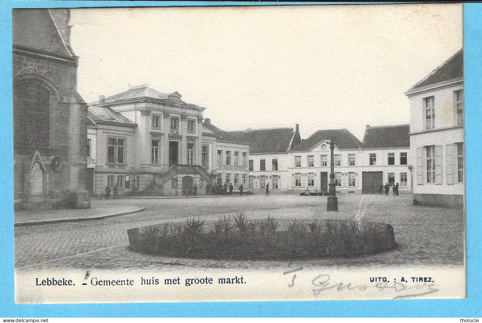 Lebbeke-+/-1900-Gemeentehuis Met Groote Markt-Cafe "de Lelie Bij G.De Medts-Gelopen-Uitg. A. Tirez - Lebbeke