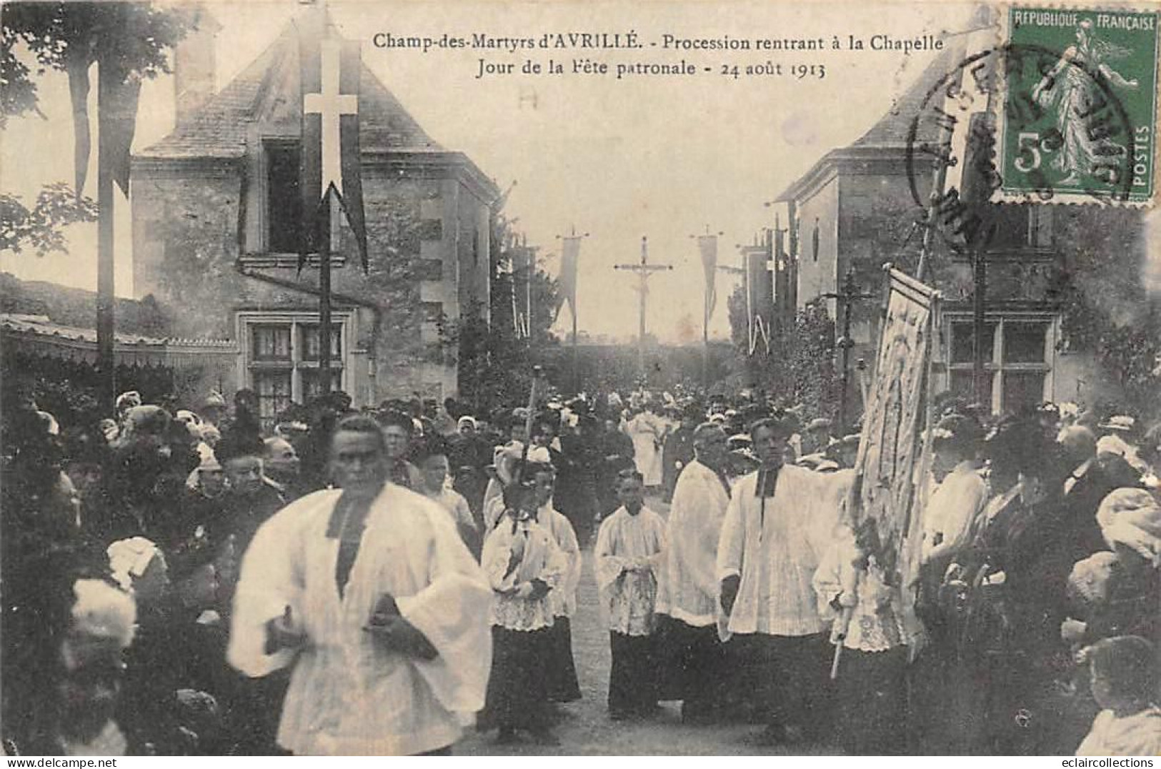 Avrillé        49        Lot de 11 cartes dont Champ des Martyrs et Procession. Fête.         (voir scan)