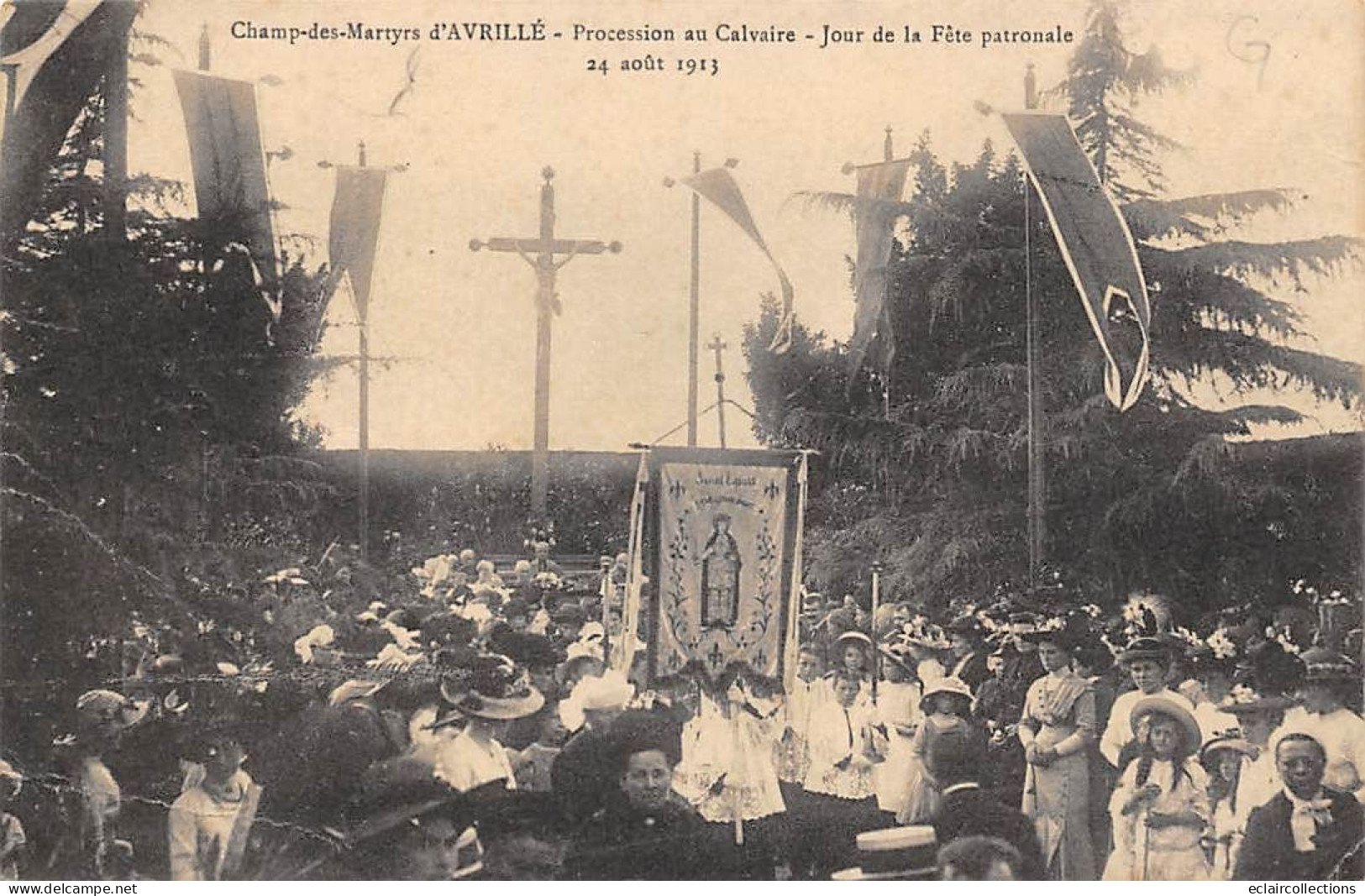 Avrillé        49        Lot de 11 cartes dont Champ des Martyrs et Procession. Fête.         (voir scan)