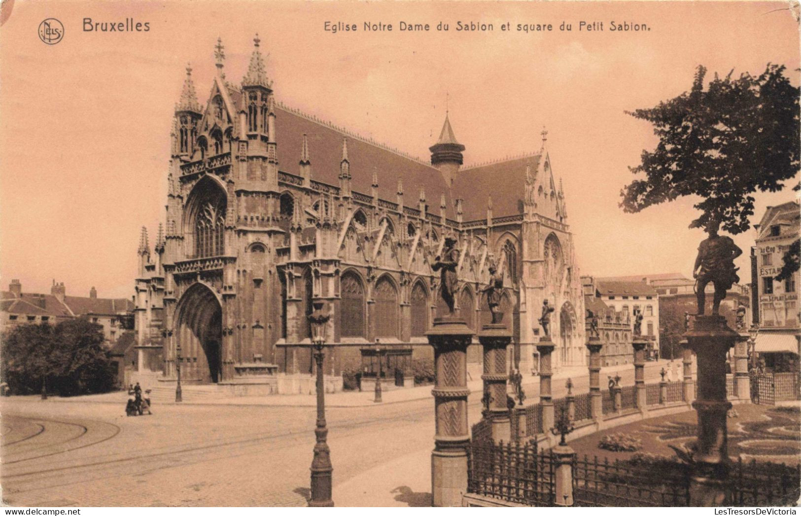 BELGIQUE - Bruxelles - Eglise Notre Dame Du Sabion Et Square Du Petit Sabion - Carte Postale Ancienne - Monuments, édifices