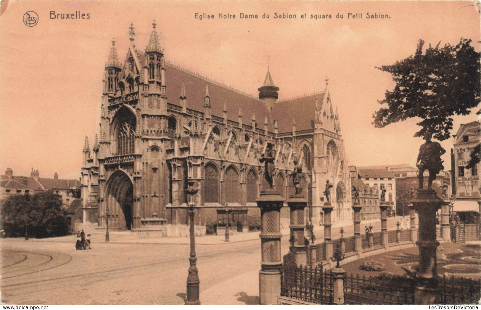 BELGIQUE - Bruxelles - Eglise Notre Dame Du Sabion Et Square Du Petit Sabion - Carte Postale Ancienne - Monumenti, Edifici