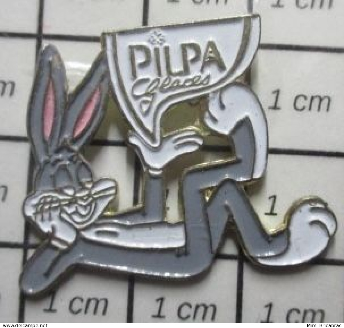 2922 Pin's Pins / Beau Et Rare / CINEMA / GLACES PILPA LAPIN BUGS BUNNY DESSIN ANIME - Cinema