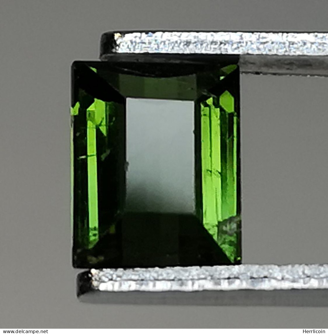 Tourmaline Naturelle Verte  D'Afrique - Baguette 0.80 Carat - 5.7 X 4.4 X 3.2 Mm - Tourmaline