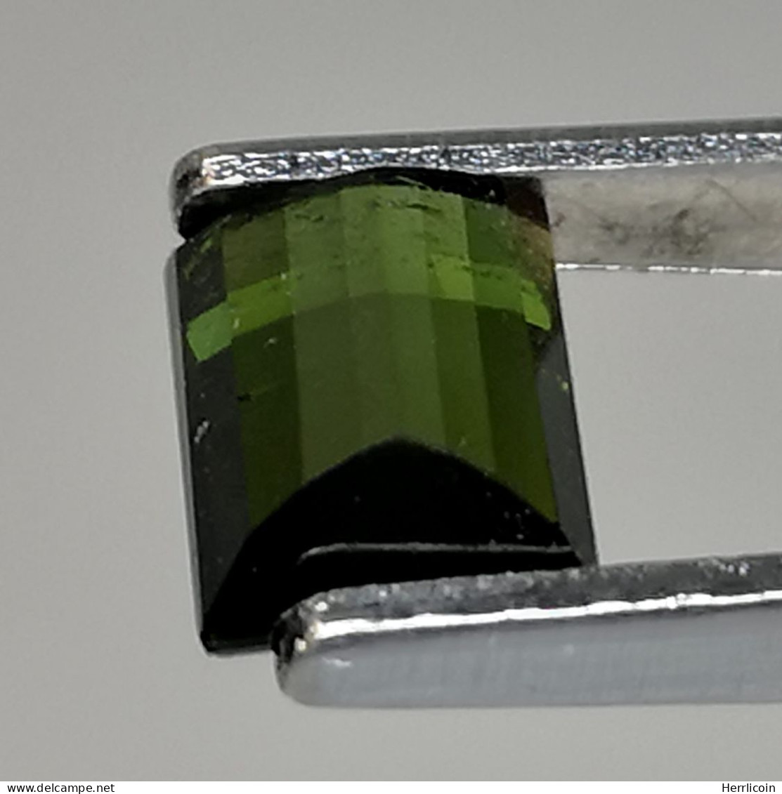 Tourmaline naturelle verte  d'Afrique - Baguette 0.80 Carat - 5.7 x 4.4 x 3.2 mm