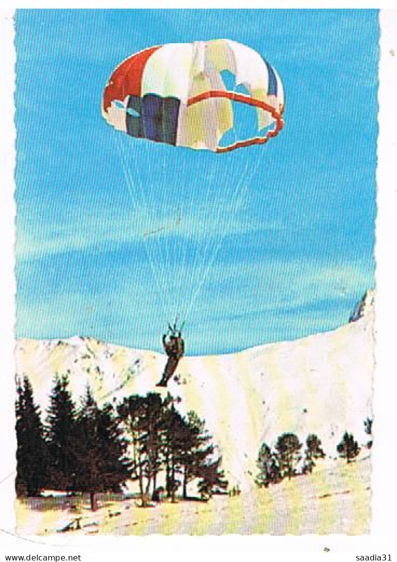 PARACHUTISME  MONTAGNE - Fallschirmspringen