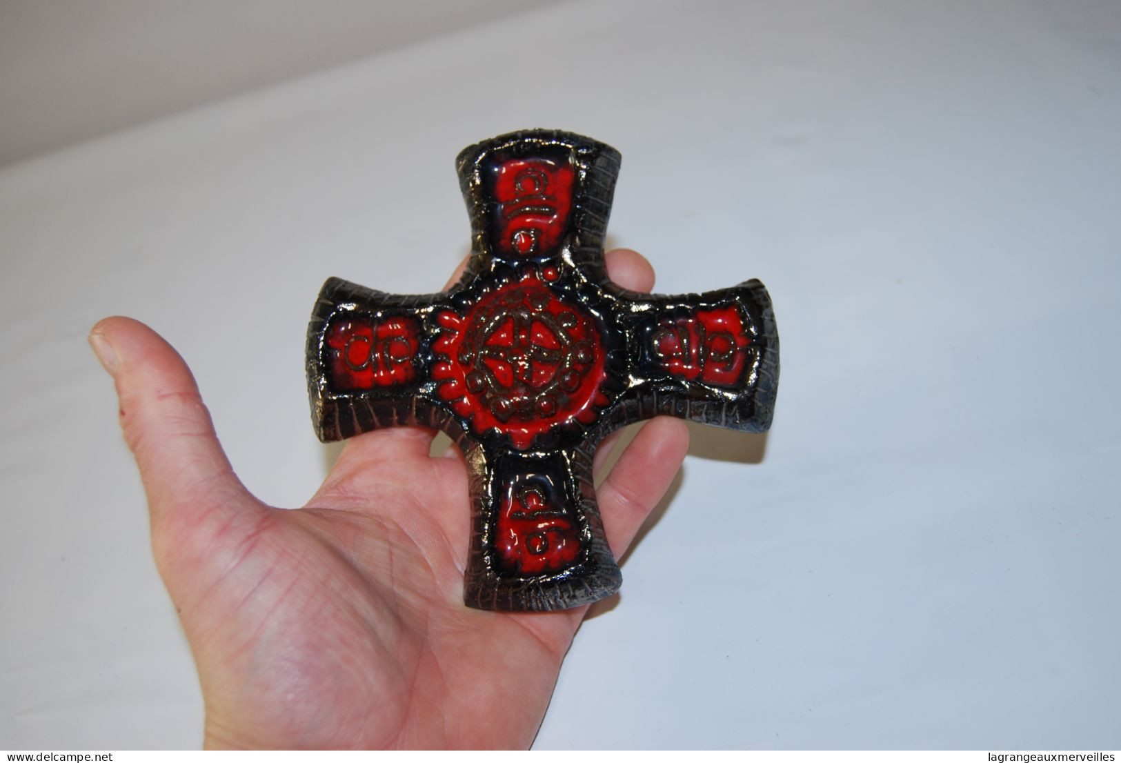 C271 Petite Croix En Céramique émaillée - Murano? - Marquée - Art Religieux