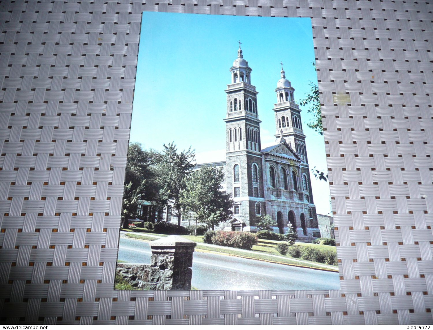 CARTE POSTALE MODERNE CPM CANADA QUEBEC LA CATHEDRALE DE CHICOUTIMI  ECRITE + TIMBRE - Chicoutimi