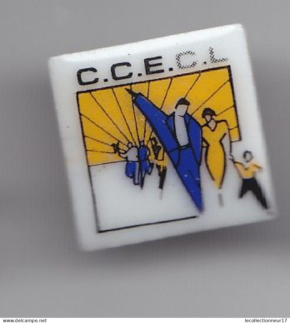 Pin's Tosca En Porcelaine Limoges CCECL  Comité Central D'Entreprise Du Crédit Lyonnais Réf 3595 - Banken