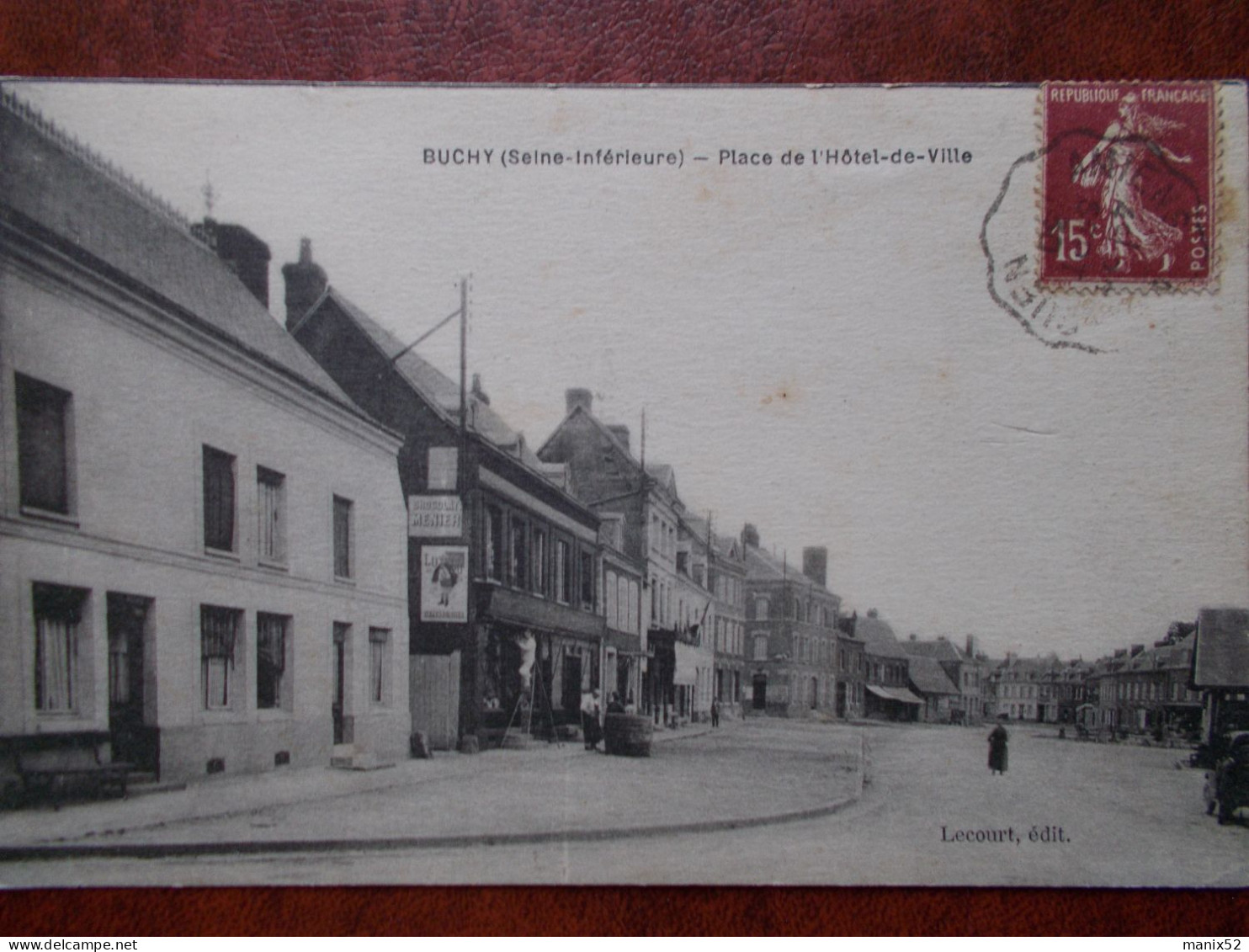 76 - BUCHY - Place De L'Hôtel De Ville. (Très Rare) - Buchy