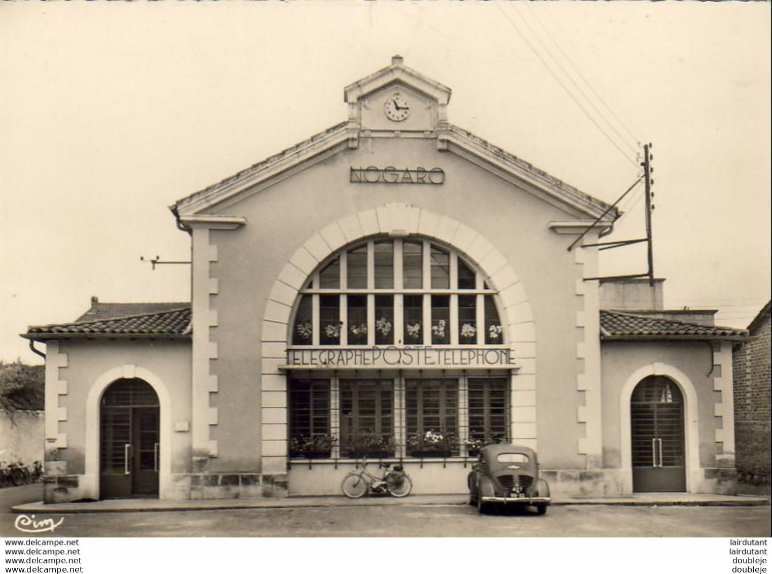 D32  NOGARO  La Poste   ...........  Avec 4CV Renault Et Mobylette - Nogaro