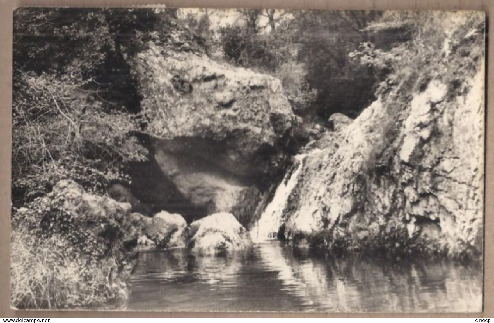 CPSM 83 - COTIGNAC - Le Vallon Gay - TB PLAN Cascade Source Rochers - Cotignac