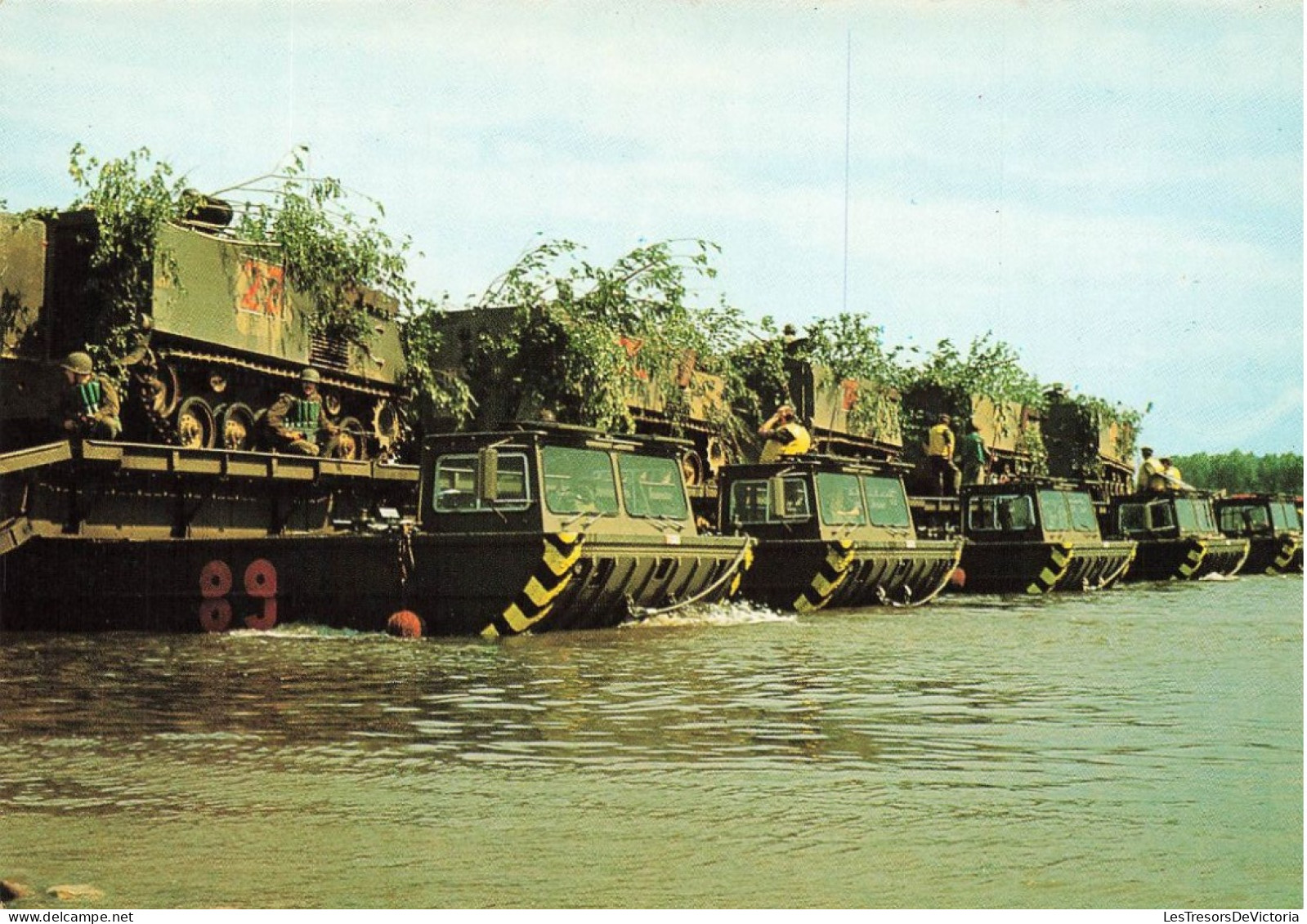 MILITARIA - Materiel - Engin De Pontage Amphibie "Mofab" Avec Transporteur De Troupes M75 - Carte Postale - Material