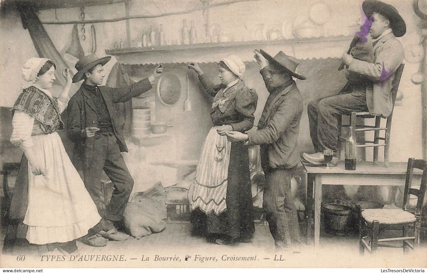 FOLKLORE - Costumes - Types D'Auvergne - La Bourrée - 2è Figure - Croisement - Carte Postale Ancienne - Trachten