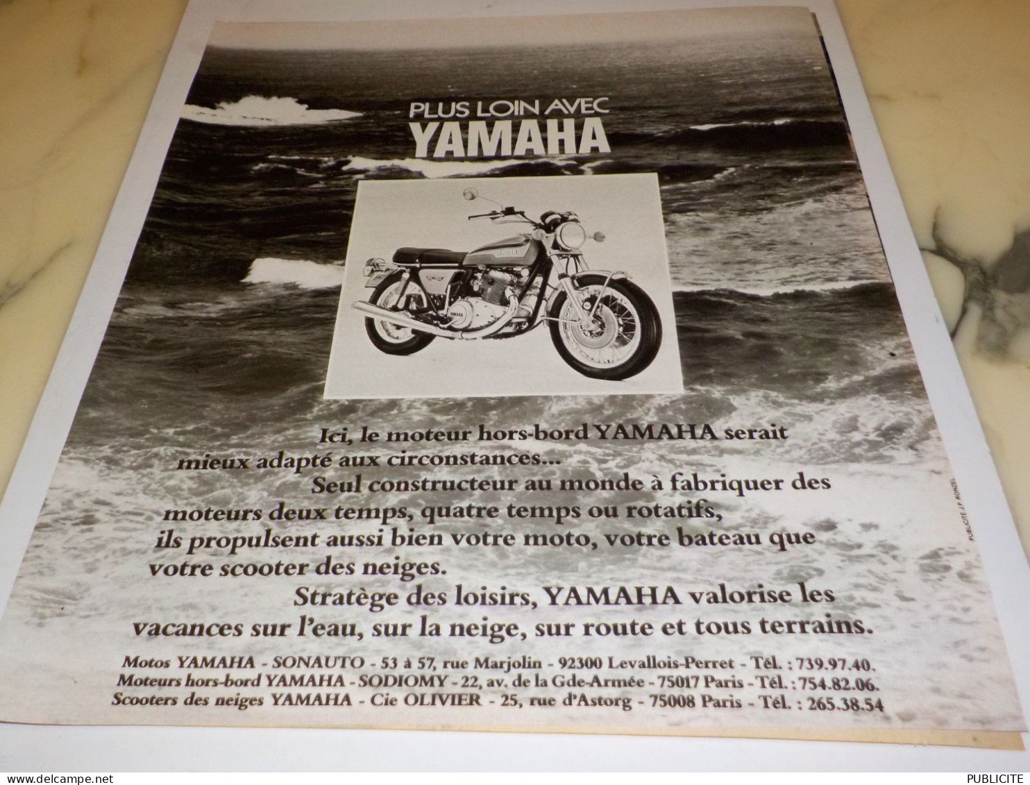 ANCIENNE PUBLICITE PLUS LOIN AVEC YAMAHA  1973 - Motorräder