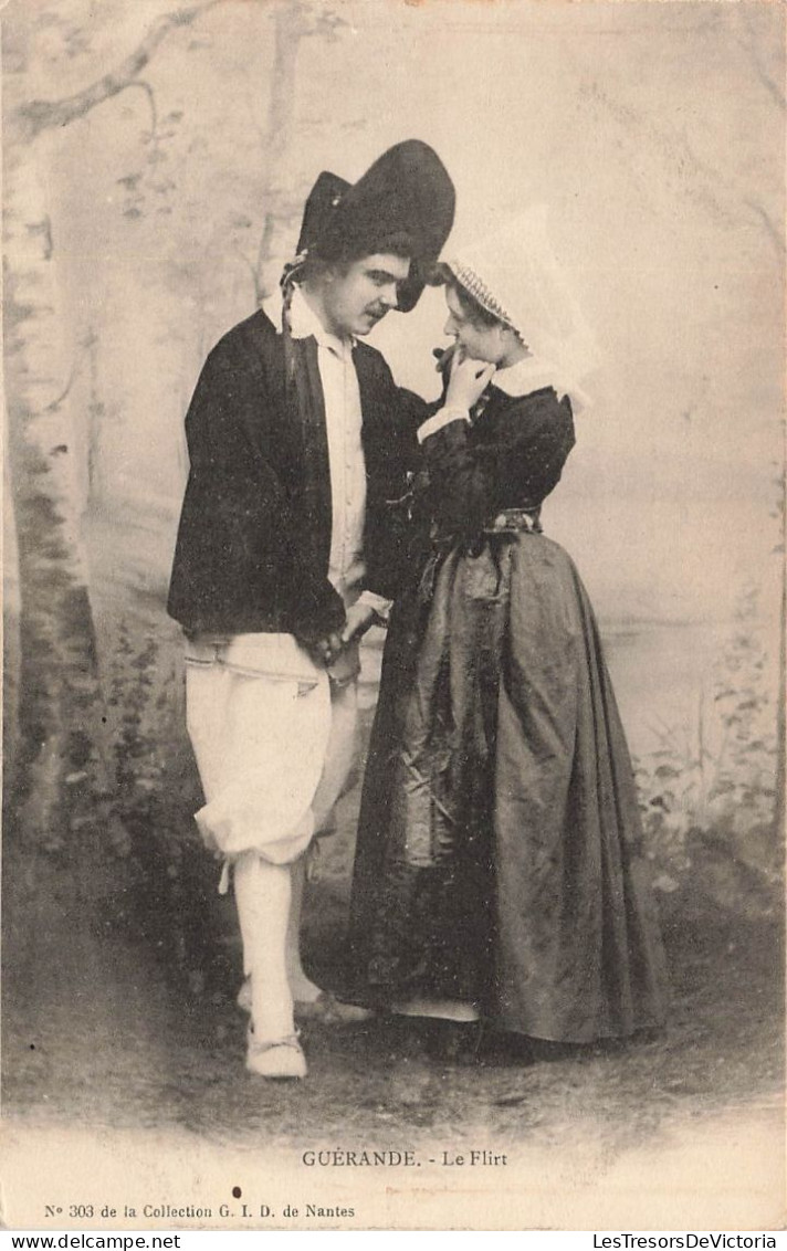 FOLKLORE - Costumes - Guérande - Le Flirt - Carte Postale Ancienne - Costumi