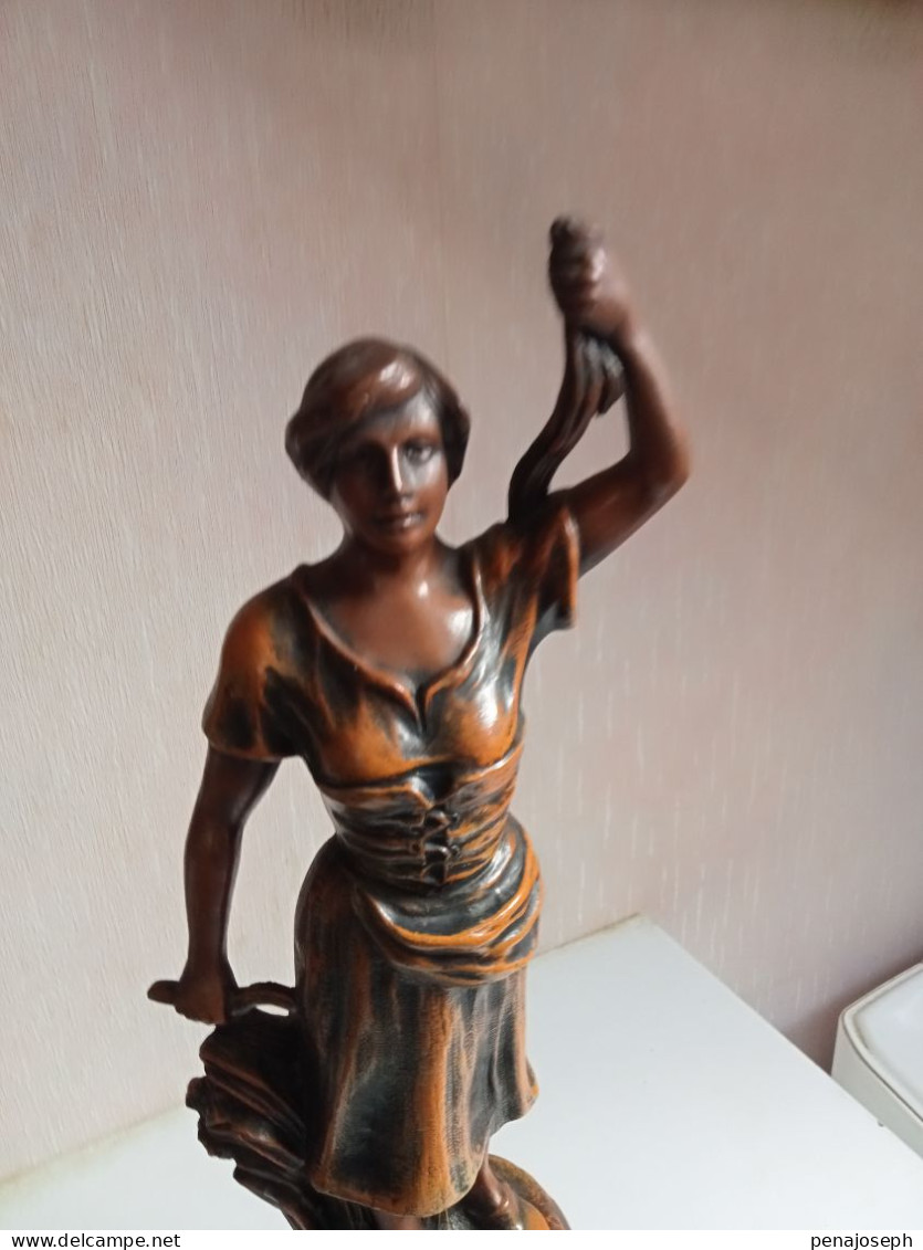 Ancien Statue Régule Femme Signé Ruchot Hauteur 36 Cm - Art Nouveau / Art Deco