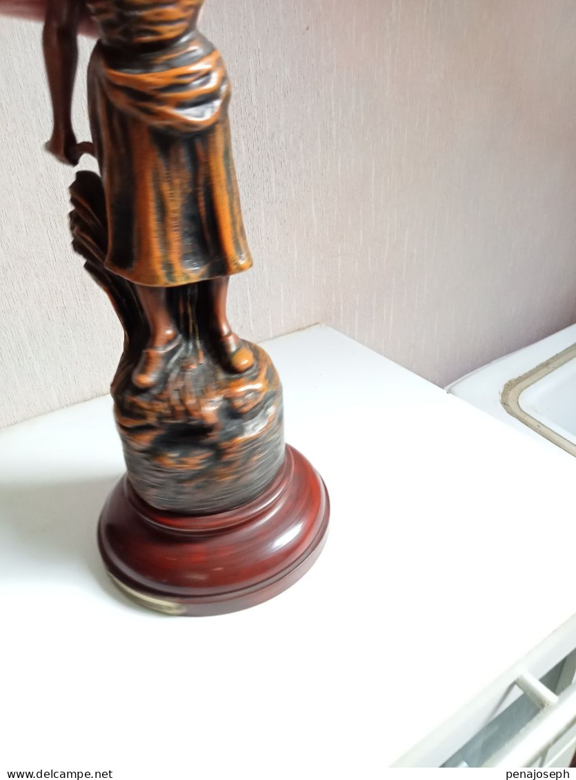Ancien Statue Régule Femme Signé Ruchot hauteur 36 cm